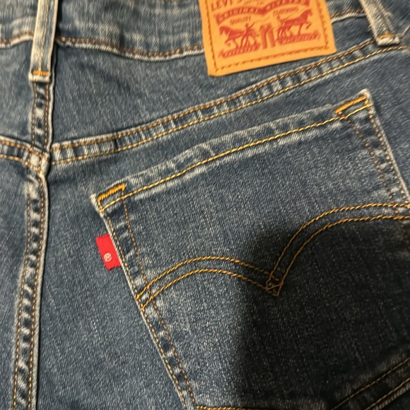 Levi’s - Picture 3 of 4